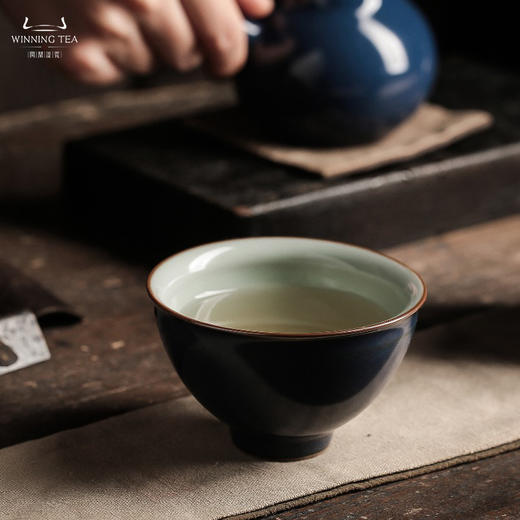 问鼎汝瓷黛蓝精工款折口杯 商品图3