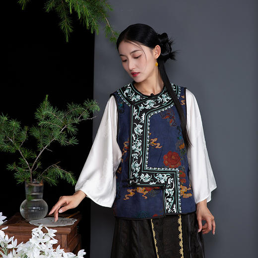2024年春夏新款新中式国风香云纱刺绣马甲V240727 商品图0