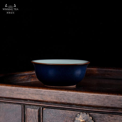 问鼎汝瓷黛蓝萼红品茗杯 商品图3