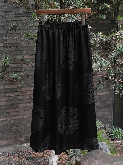 盛唐婧 |如意团花半身裙-黑色 商品图3