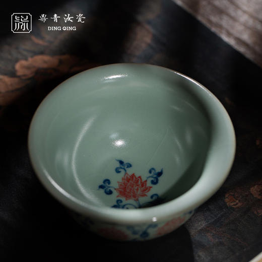 问鼎鼎青青花 压手杯（斗彩缠枝莲）（童子） 商品图1