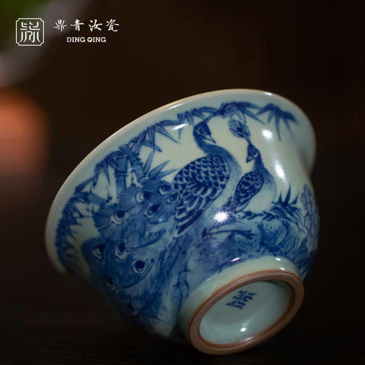问鼎鼎青青花 压手杯（孔雀） 商品图1