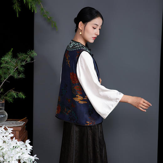 2024年春夏新款新中式国风香云纱刺绣马甲V240727 商品图2