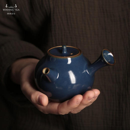 问鼎汝瓷黛蓝雨润侧把壶（缺货） 商品图1