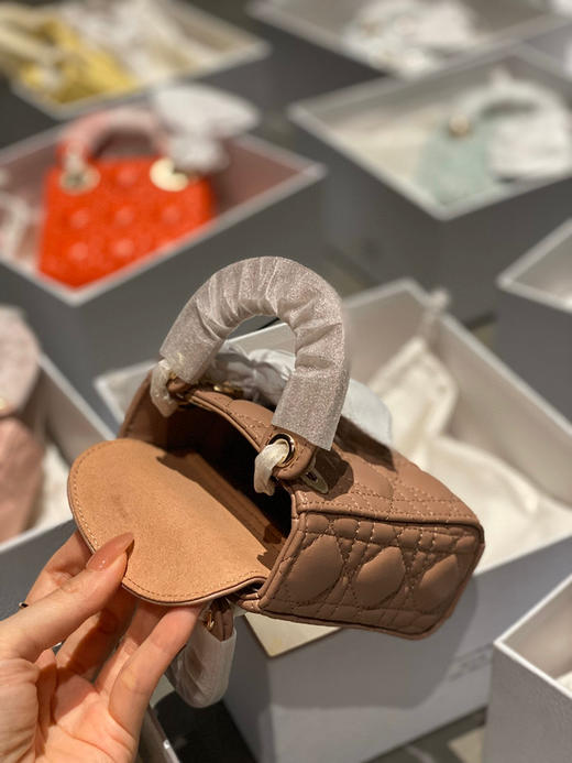 活动款 📍 
顶级版本368包邮🉐️
超迷你戴妃 𝟏𝟐𝐜𝐦
全套包装 〰️ 商品图7