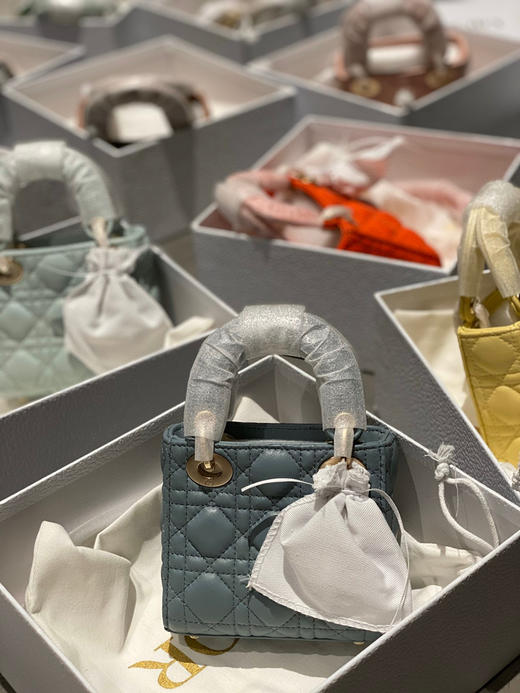 活动款 📍 
顶级版本368包邮🉐️
超迷你戴妃 𝟏𝟐𝐜𝐦
全套包装 〰️ 商品图1