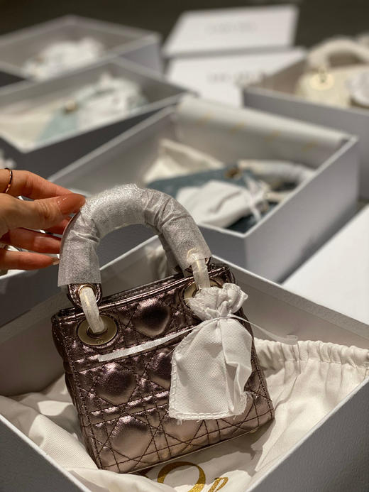 活动款 📍 
顶级版本368包邮🉐️
超迷你戴妃 𝟏𝟐𝐜𝐦
全套包装 〰️ 商品图0