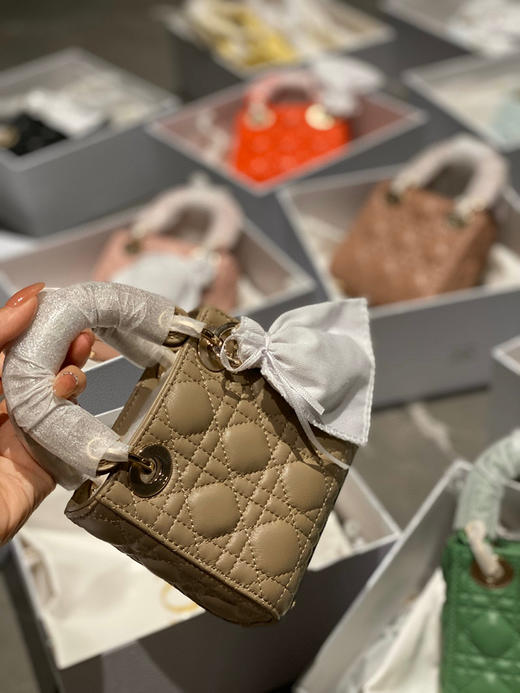 活动款 📍 
顶级版本368包邮🉐️
超迷你戴妃 𝟏𝟐𝐜𝐦
全套包装 〰️ 商品图3