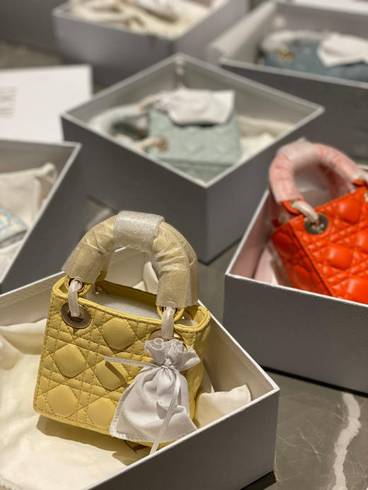 活动款 📍 
顶级版本368包邮🉐️
超迷你戴妃 𝟏𝟐𝐜𝐦
全套包装 〰️ 商品图4