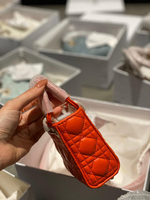 活动款 📍 
顶级版本368包邮🉐️
超迷你戴妃 𝟏𝟐𝐜𝐦
全套包装 〰️ 商品图2