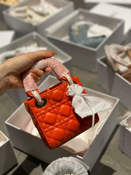 活动款 📍 
顶级版本368包邮🉐️
超迷你戴妃 𝟏𝟐𝐜𝐦
全套包装 〰️ 商品图4