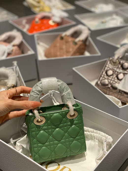 活动款 📍 
顶级版本368包邮🉐️
超迷你戴妃 𝟏𝟐𝐜𝐦
全套包装 〰️ 商品图3