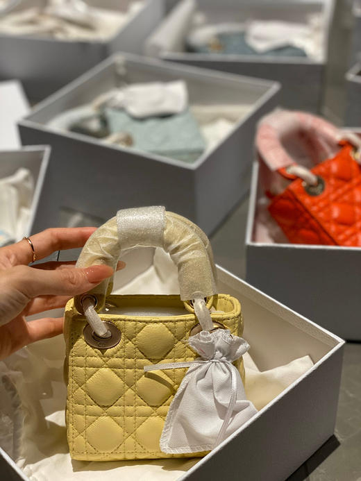 活动款 📍 
顶级版本368包邮🉐️
超迷你戴妃 𝟏𝟐𝐜𝐦
全套包装 〰️ 商品图2