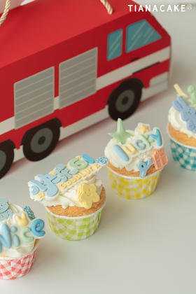 消防车杯子蛋糕（四口味杯子蛋糕）