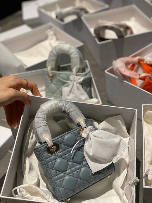 活动款 📍 
顶级版本368包邮🉐️
超迷你戴妃 𝟏𝟐𝐜𝐦
全套包装 〰️ 商品图5