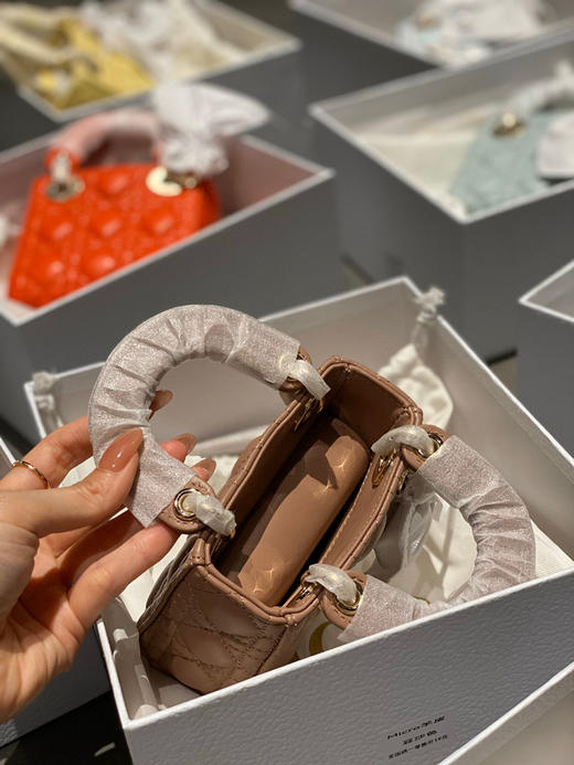 活动款 📍 
顶级版本368包邮🉐️
超迷你戴妃 𝟏𝟐𝐜𝐦
全套包装 〰️ 商品图6