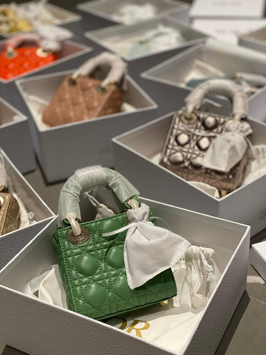 活动款 📍 
顶级版本368包邮🉐️
超迷你戴妃 𝟏𝟐𝐜𝐦
全套包装 〰️ 商品图0