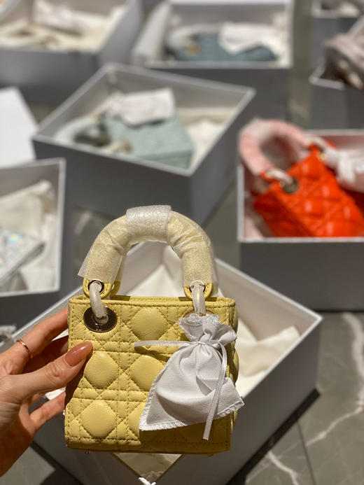 活动款 📍 
顶级版本368包邮🉐️
超迷你戴妃 𝟏𝟐𝐜𝐦
全套包装 〰️ 商品图5