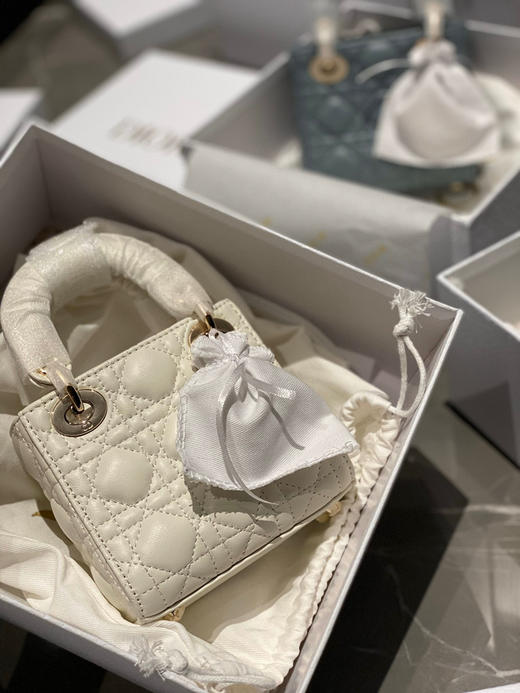 活动款 📍 
顶级版本368包邮🉐️
超迷你戴妃 𝟏𝟐𝐜𝐦
全套包装 〰️ 商品图0