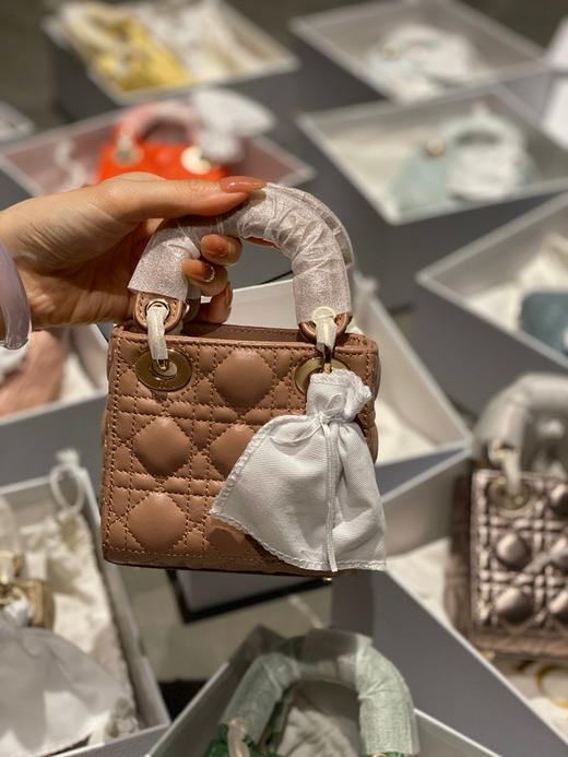 活动款 📍 
顶级版本368包邮🉐️
超迷你戴妃 𝟏𝟐𝐜𝐦
全套包装 〰️ 商品图8