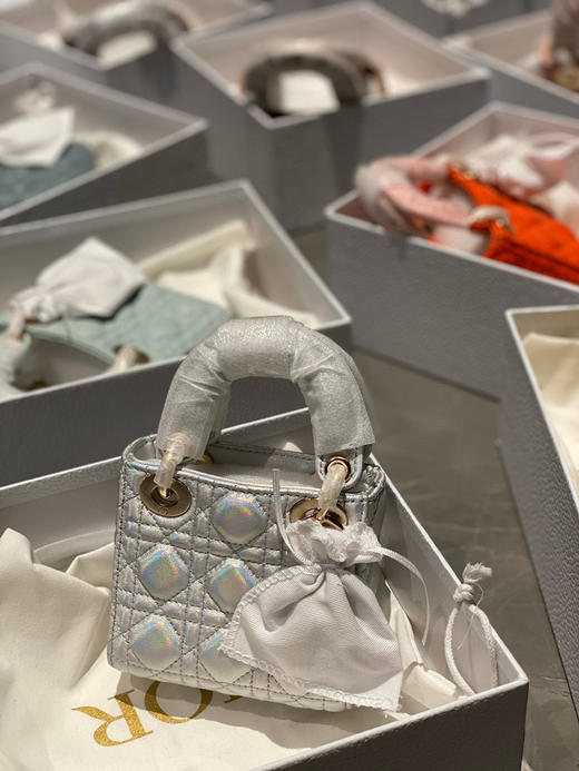 活动款 📍 
顶级版本368包邮🉐️
超迷你戴妃 𝟏𝟐𝐜𝐦
全套包装 〰️ 商品图1