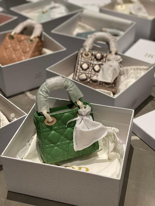 活动款 📍 
顶级版本368包邮🉐️
超迷你戴妃 𝟏𝟐𝐜𝐦
全套包装 〰️ 商品图4