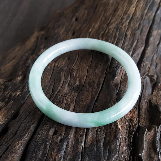 【天然正品】A货翡翠天然细腻无纹裂糯种绿底54号翡翠圆条手镯54.3MM 050823NJ01特价 商品图2