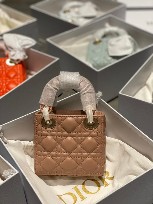 活动款 📍 
顶级版本368包邮🉐️
超迷你戴妃 𝟏𝟐𝐜𝐦
全套包装 〰️ 商品图2