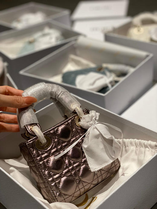 活动款 📍 
顶级版本368包邮🉐️
超迷你戴妃 𝟏𝟐𝐜𝐦
全套包装 〰️ 商品图1