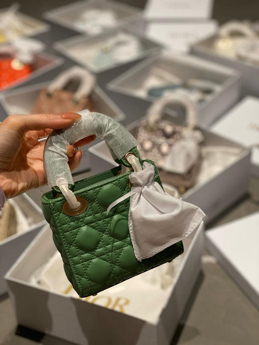 活动款 📍 
顶级版本368包邮🉐️
超迷你戴妃 𝟏𝟐𝐜𝐦
全套包装 〰️ 商品图1