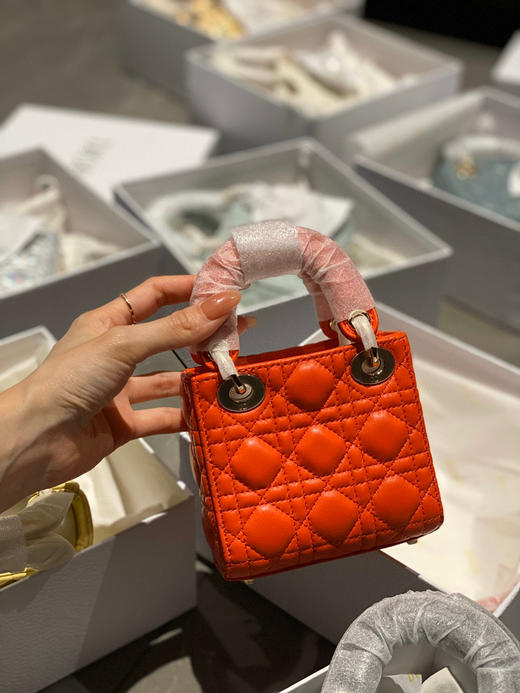 活动款 📍 
顶级版本368包邮🉐️
超迷你戴妃 𝟏𝟐𝐜𝐦
全套包装 〰️ 商品图3