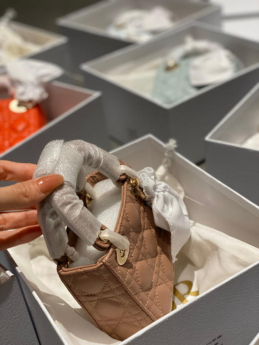 活动款 📍 
顶级版本368包邮🉐️
超迷你戴妃 𝟏𝟐𝐜𝐦
全套包装 〰️ 商品图1