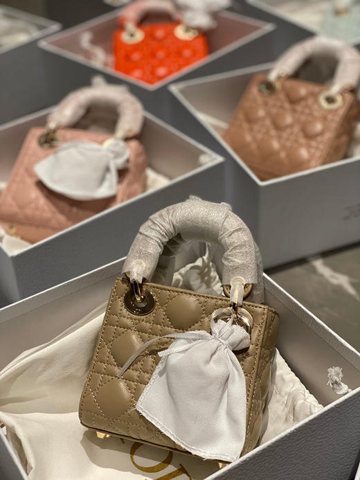 活动款 📍 
顶级版本368包邮🉐️
超迷你戴妃 𝟏𝟐𝐜𝐦
全套包装 〰️ 商品图4