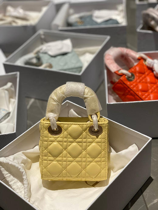 活动款 📍 
顶级版本368包邮🉐️
超迷你戴妃 𝟏𝟐𝐜𝐦
全套包装 〰️ 商品图0