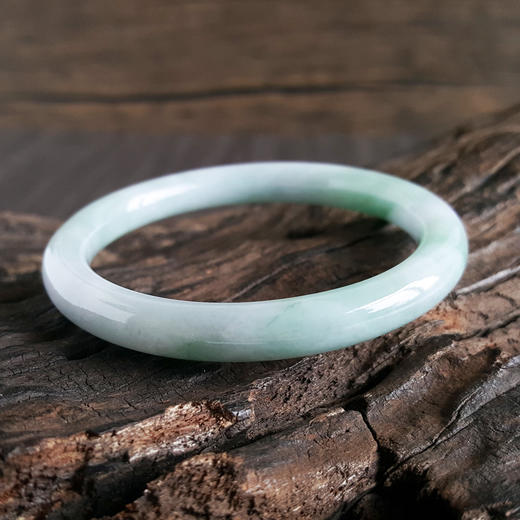 【天然正品】A货翡翠天然细腻无纹裂糯种绿底54号翡翠圆条手镯54.3MM 050823NJ01特价 商品图1