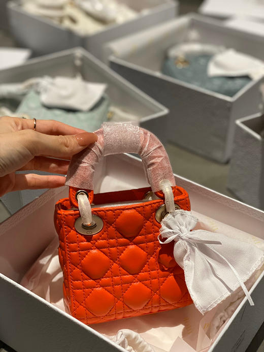 活动款 📍 
顶级版本368包邮🉐️
超迷你戴妃 𝟏𝟐𝐜𝐦
全套包装 〰️ 商品图5