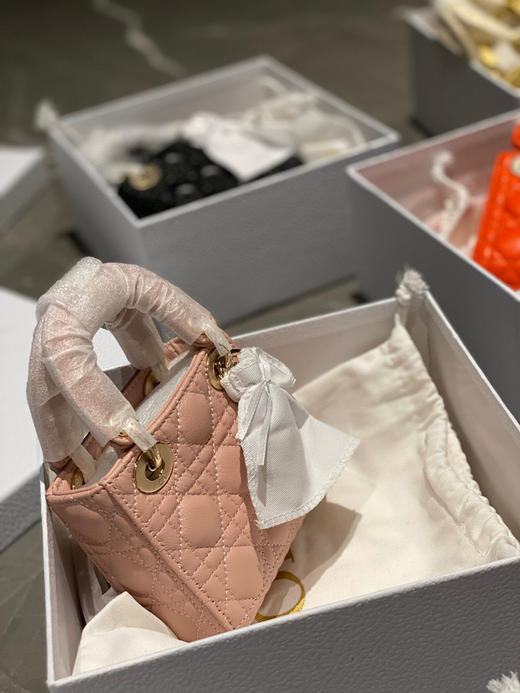 活动款 📍 
顶级版本368包邮🉐️
超迷你戴妃 𝟏𝟐𝐜𝐦
全套包装 〰️ 商品图3