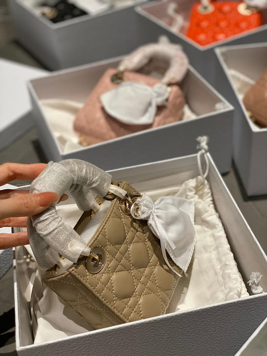 活动款 📍 
顶级版本368包邮🉐️
超迷你戴妃 𝟏𝟐𝐜𝐦
全套包装 〰️ 商品图2