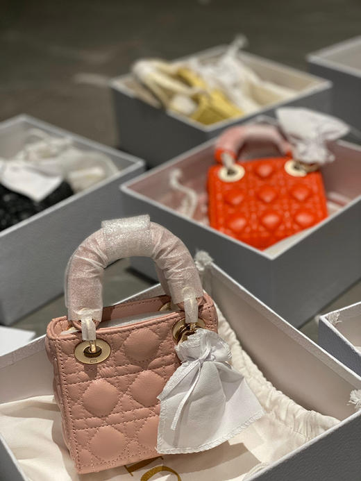 活动款 📍 
顶级版本368包邮🉐️
超迷你戴妃 𝟏𝟐𝐜𝐦
全套包装 〰️ 商品图1