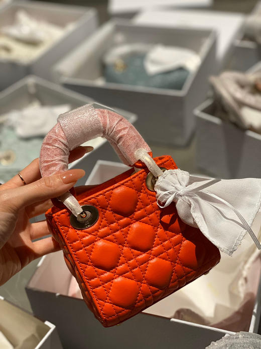 活动款 📍 
顶级版本368包邮🉐️
超迷你戴妃 𝟏𝟐𝐜𝐦
全套包装 〰️ 商品图1