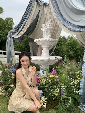 Read Nameless/最近参加生日会穿的挂脖掐腰黄纹裙