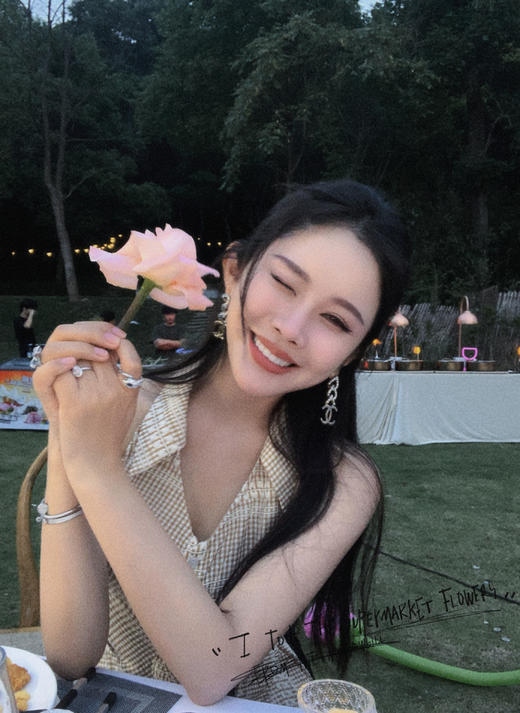 Read Nameless/最近参加生日会穿的挂脖掐腰黄纹裙 商品图9