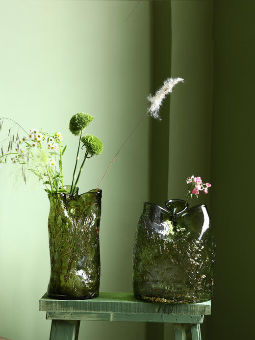 创意现代轻奢水波纹褶子玻璃花瓶高颜值墨绿花瓶酒店样板间装饰品 商品图0