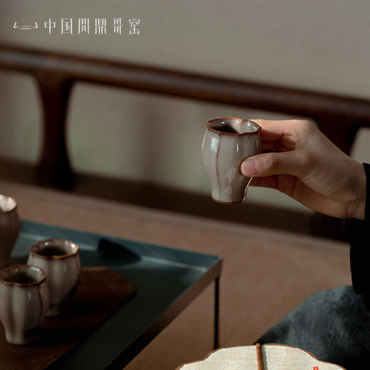 问鼎哥窑牛角款佛手杯(中) 商品图1