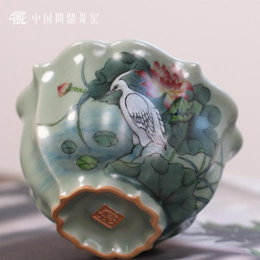 问鼎哥窑豆青宝相杯（鹤立清荷） 商品图2