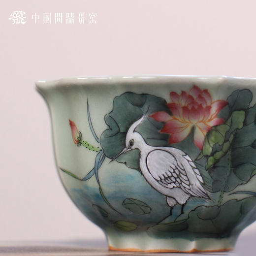 问鼎哥窑豆青宝相杯（鹤立清荷） 商品图4