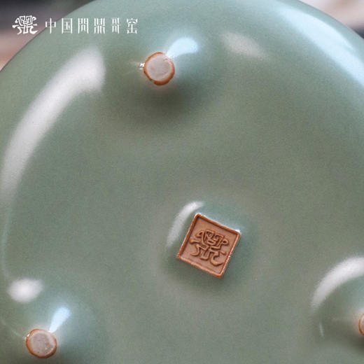 问鼎哥窑豆青高石瓢壶（青绿山水） 商品图4