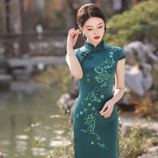 重工丝绸绣花春夏烫钻中长款旗袍MLS8130 商品图2