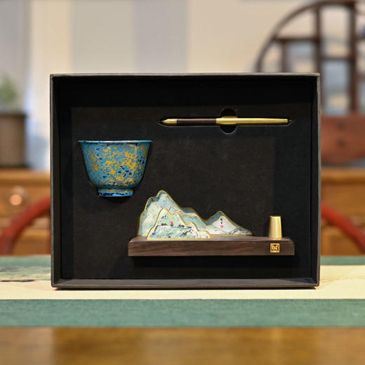 羽诗制造出品 高原映雪大漆白瓷杯黄铜笔架黄铜笔礼盒套装 商品图4