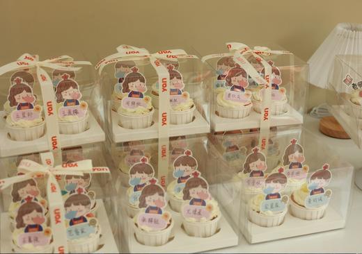 带名牌的纸杯蛋糕 商品图0